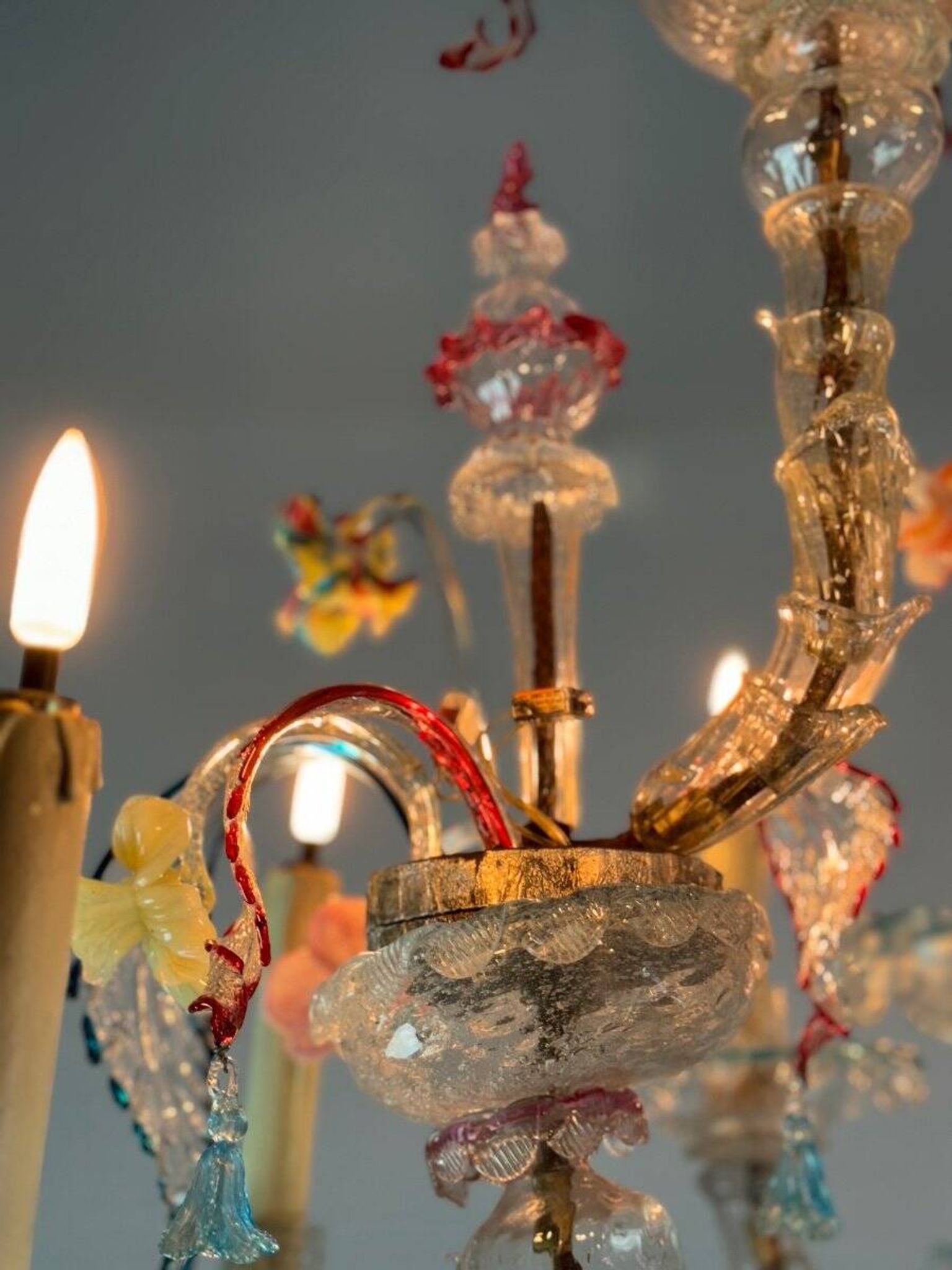 Rezzonico Venetian chandelier in multicolored Murano glass, 12 light arms, circa 1900