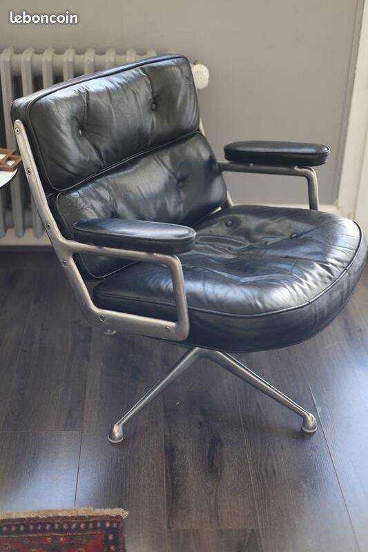 Lobby Chair ES 105 – Charles & Ray Eames (1960)