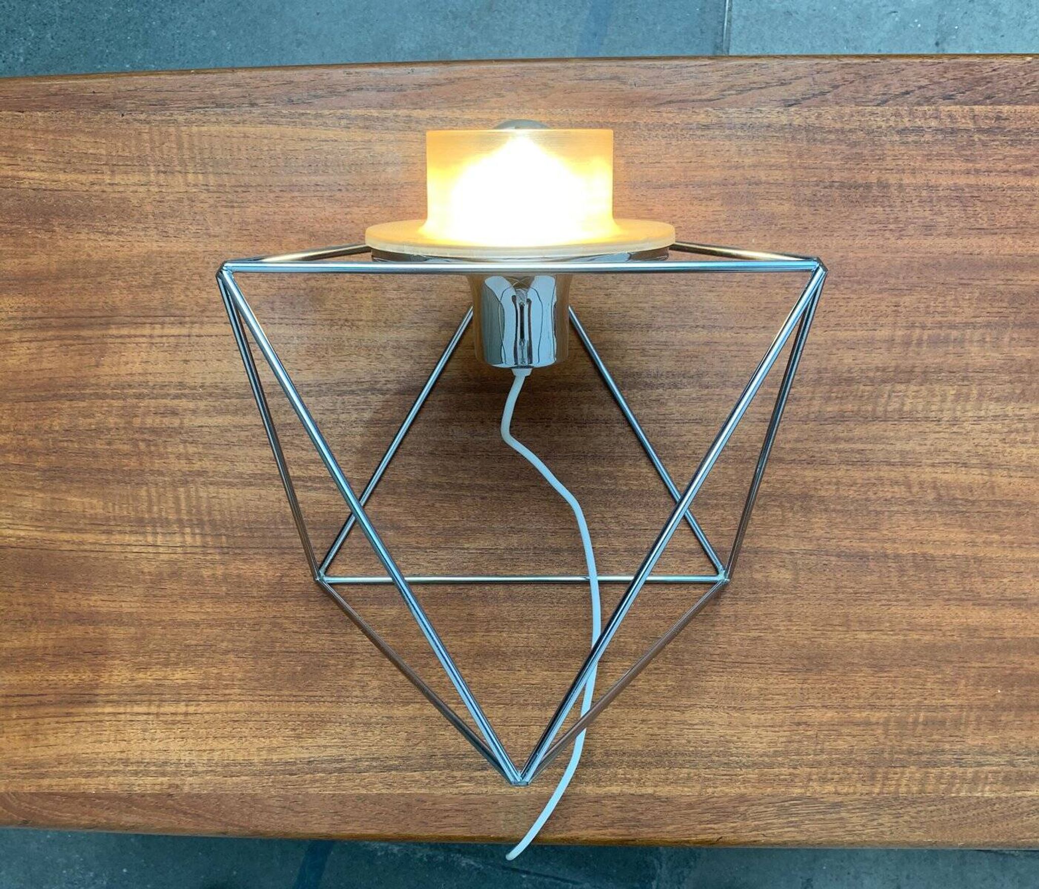 Poliedra table lamp from the Italian space age by Felice Ragazzo for Guzzini