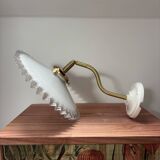 Applique en opaline blanche inclinable
