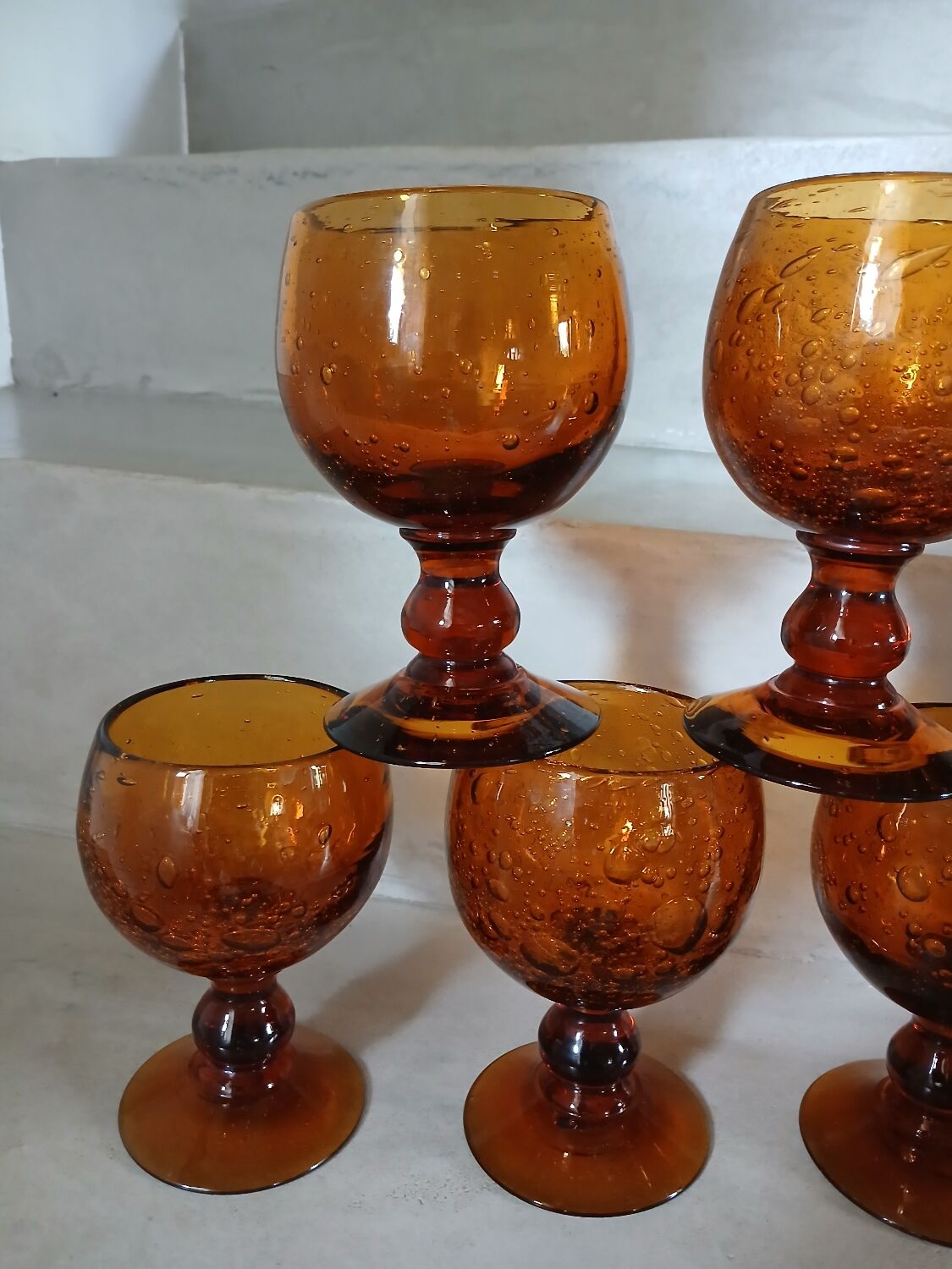 8 amber bubble wine glasses