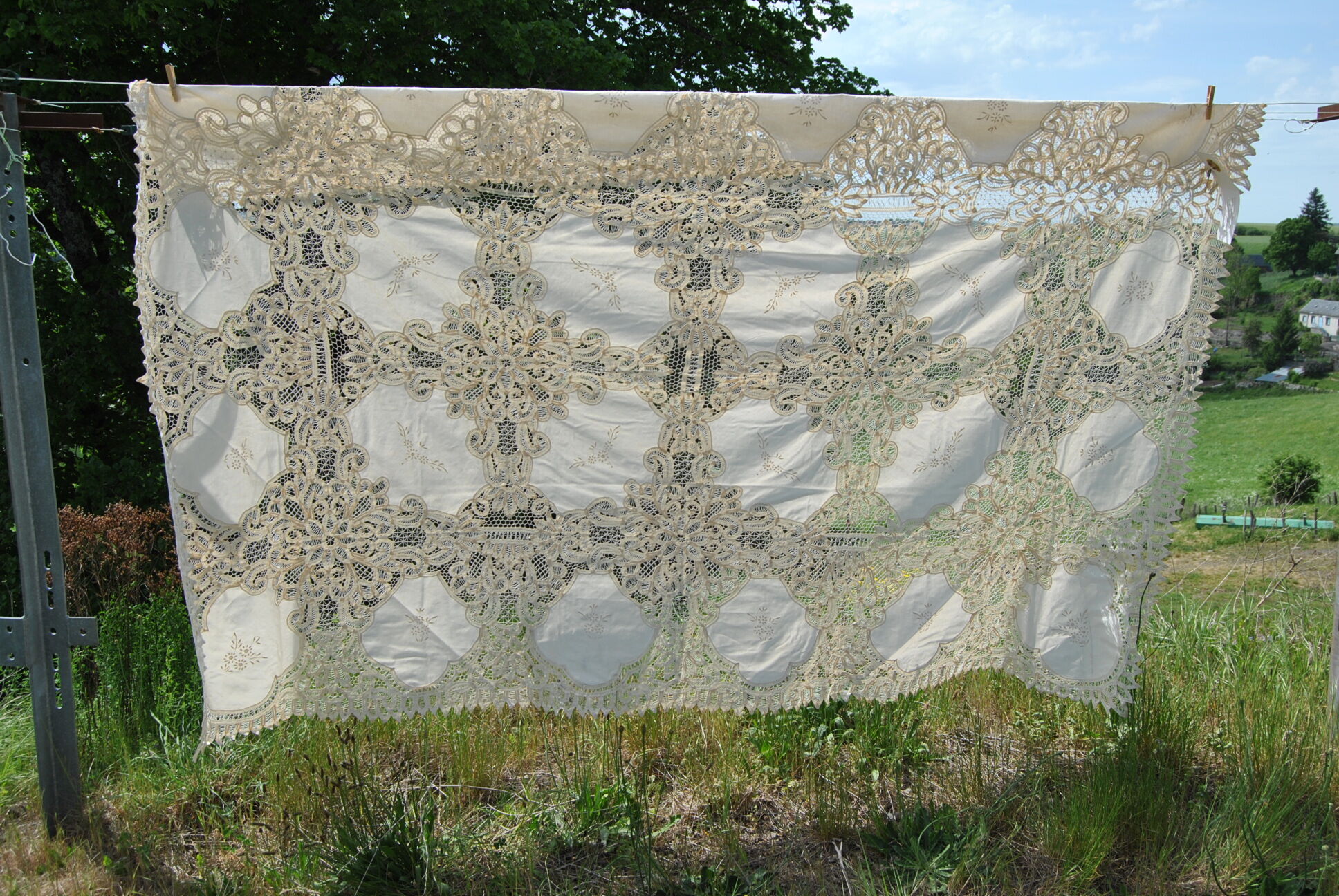 Hand embroidery tablecloth 170x260 + 12 matching towels