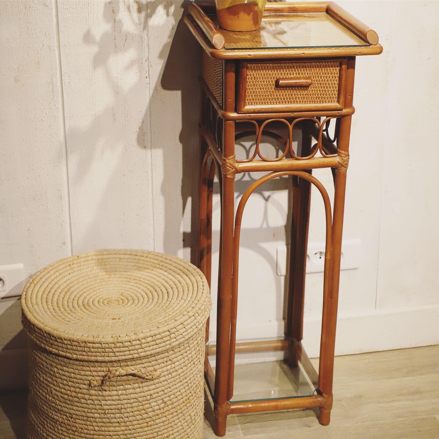 Vintage rattan healing 1960