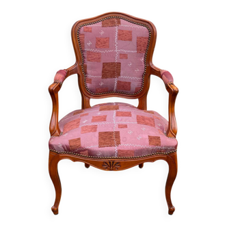 Bergère cabriolet armchair Louis XV in embroidered burgundy silk fabric.