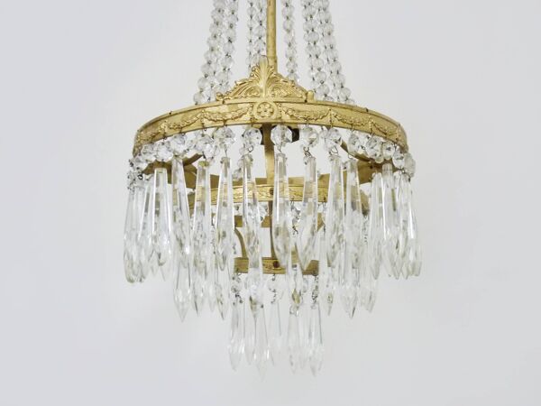 Ancien lustre montgolfière à trois étages, pampilles en verre. Années 70