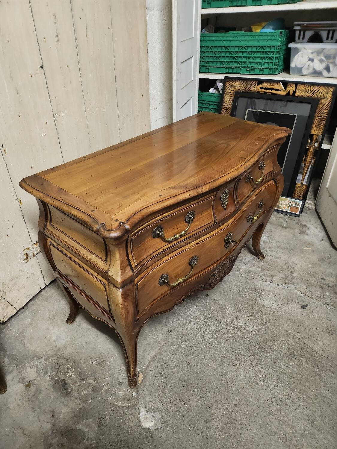 Style chest of drawers
