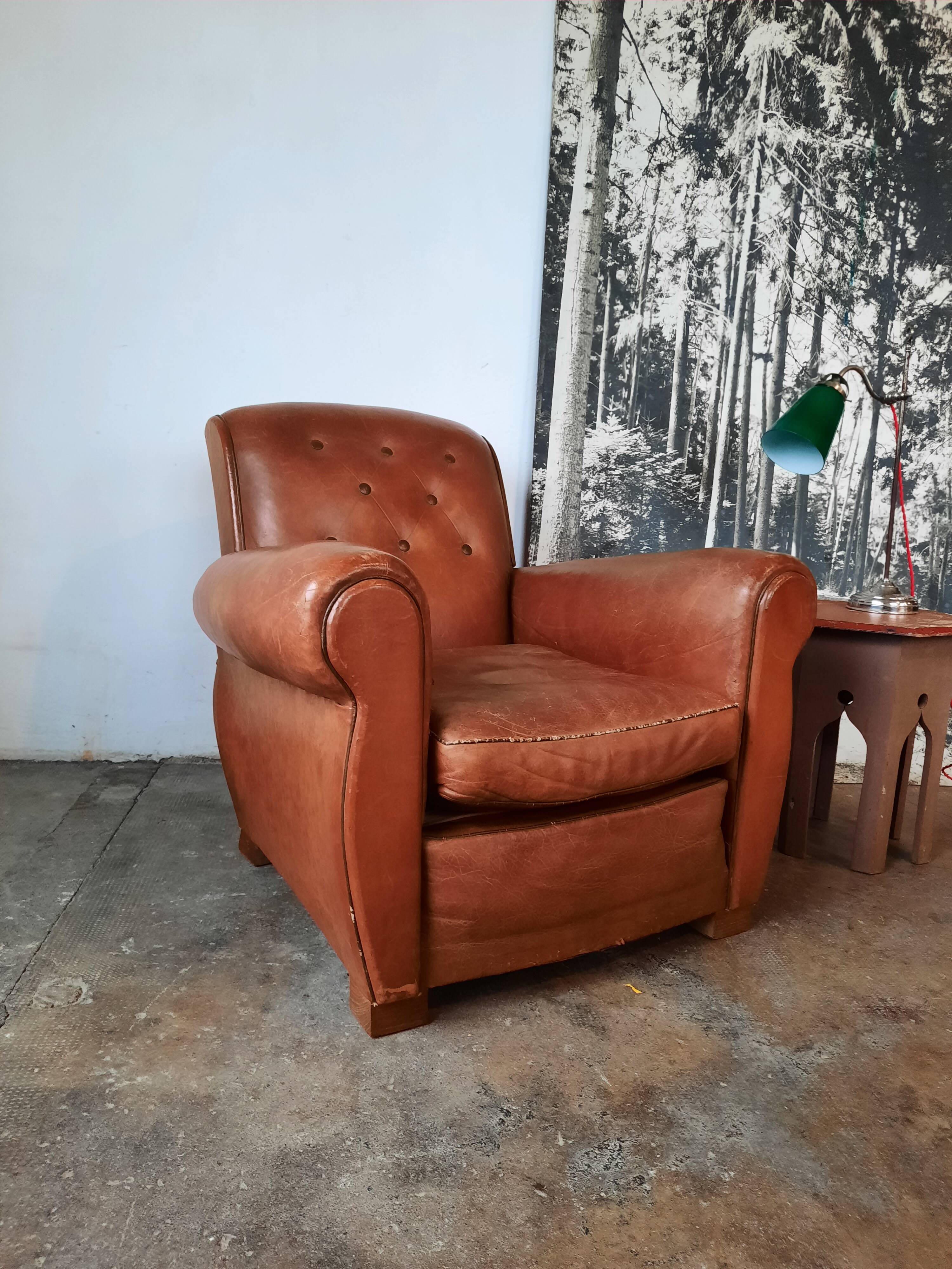Ancien fauteuil club en cuir, vers 1940 style art déco