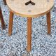 Paire de tabourets de berger en chêne tripode décor au cœur