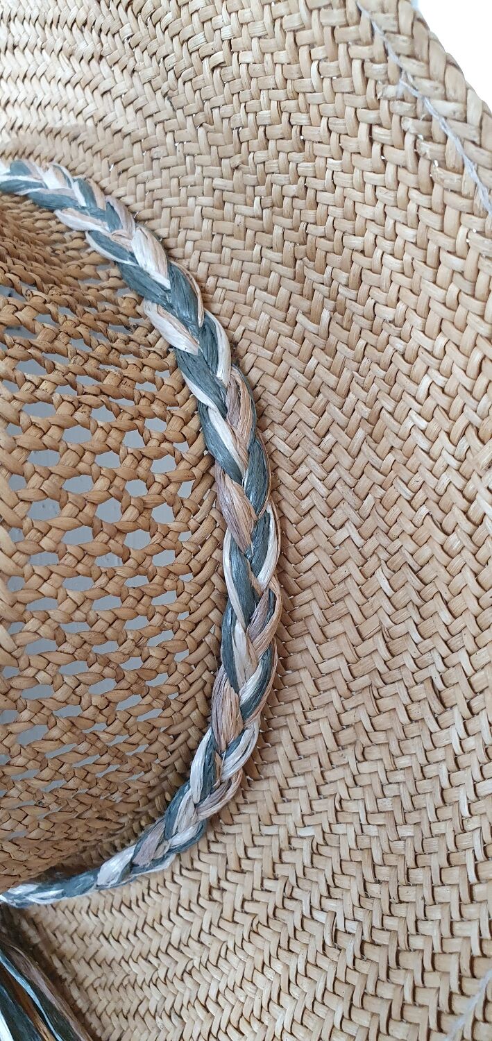 Thin straw hat and rafia