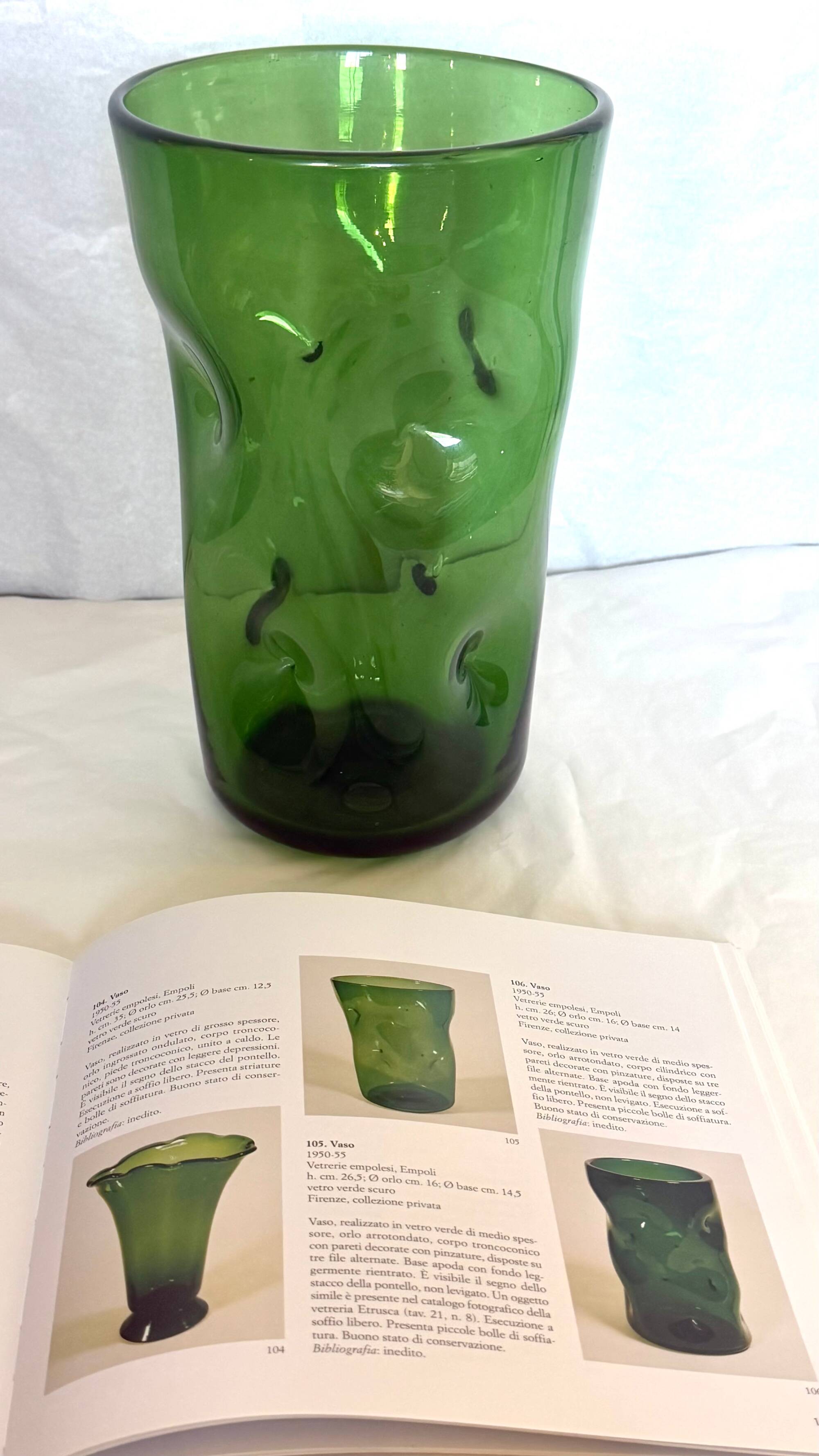 Vase cylindrique en verre soufflé à la main vert par Vetrerie Empolesi, Italie
