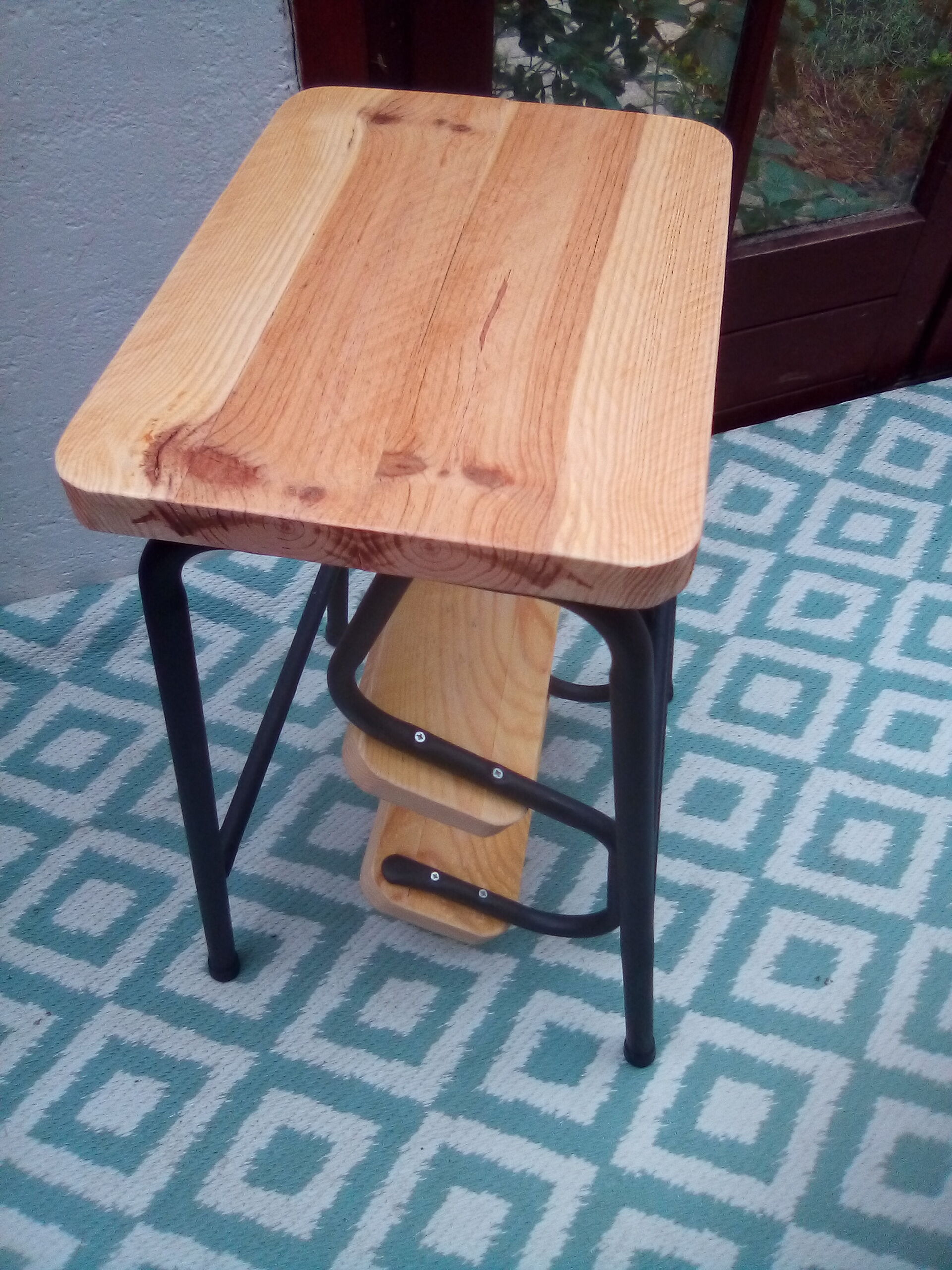 Foldable steplady stool