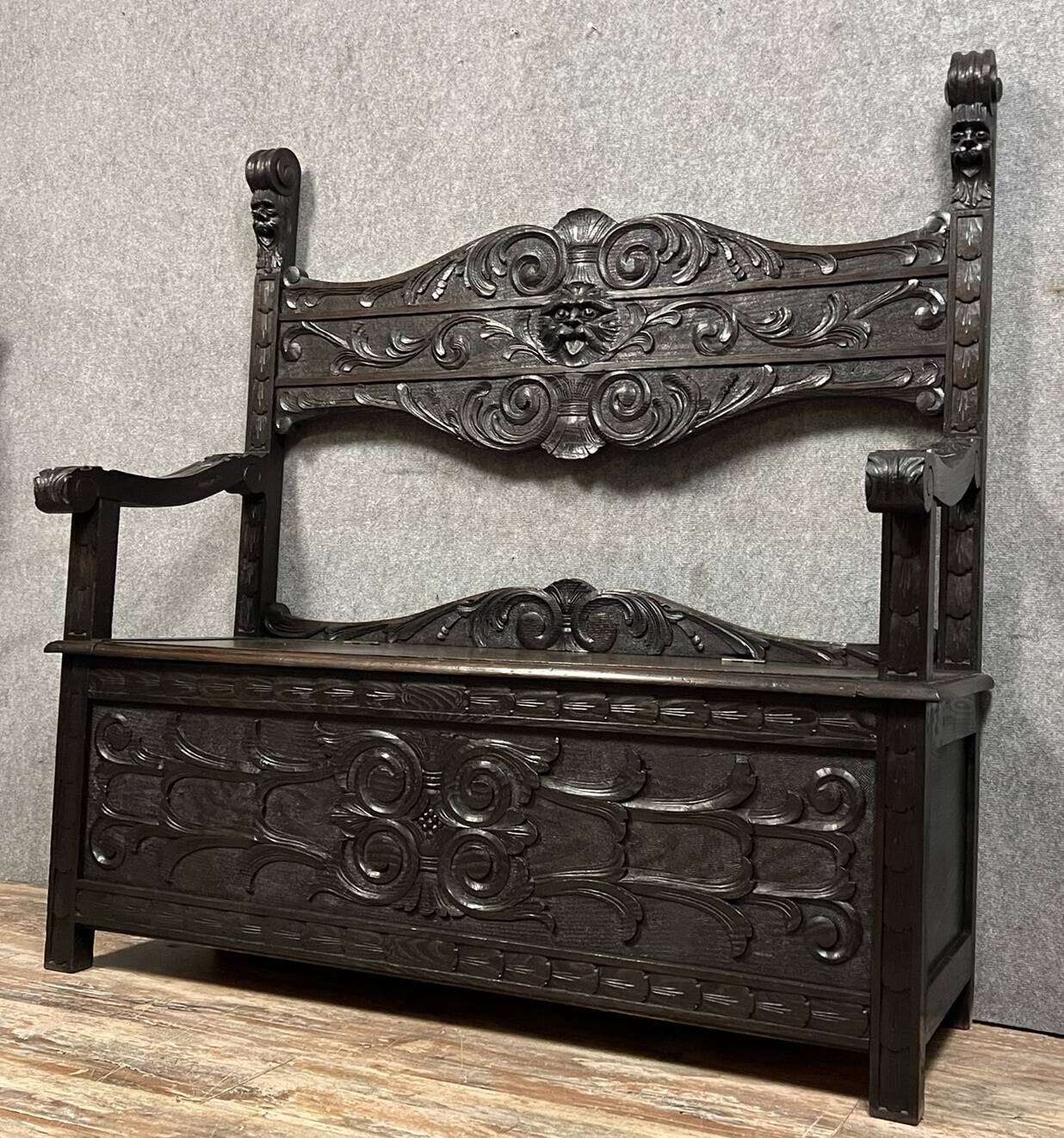 Italian Renaissance style solid wood chest bench decorated with grimacing masks