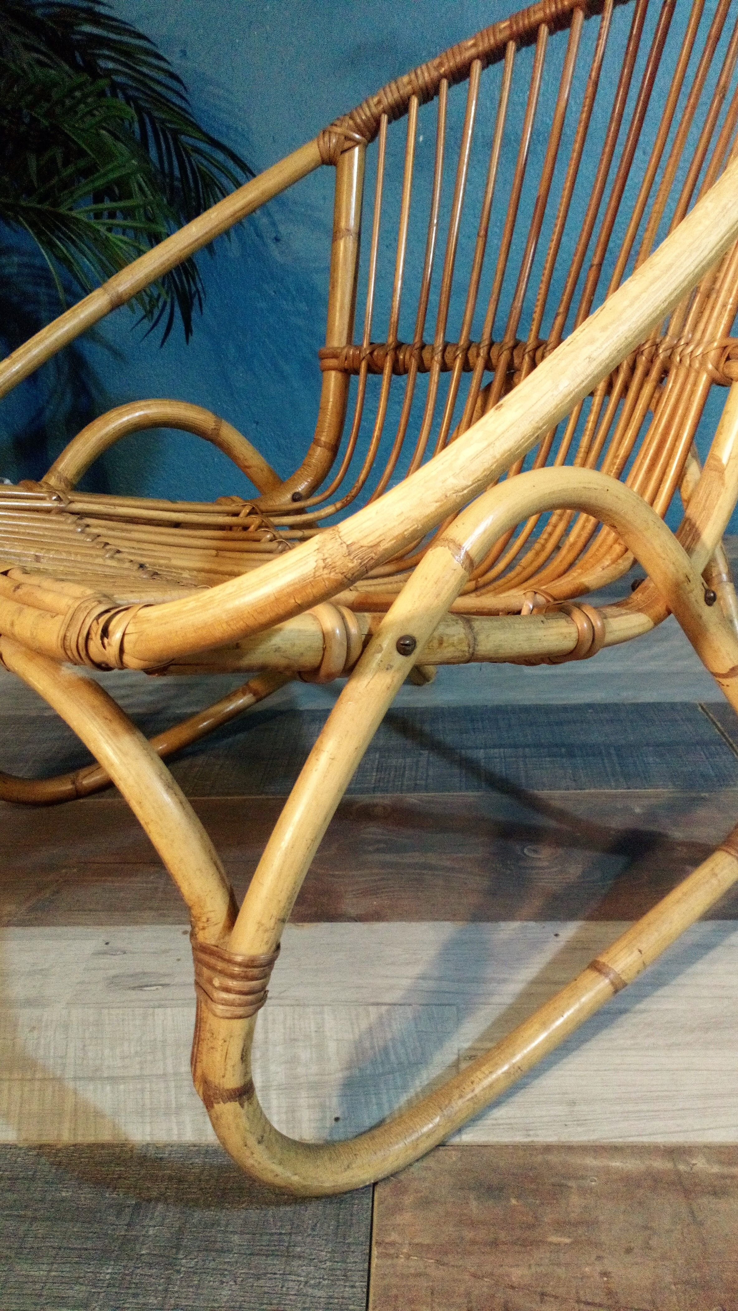 Fauteuil coque rotin 1960