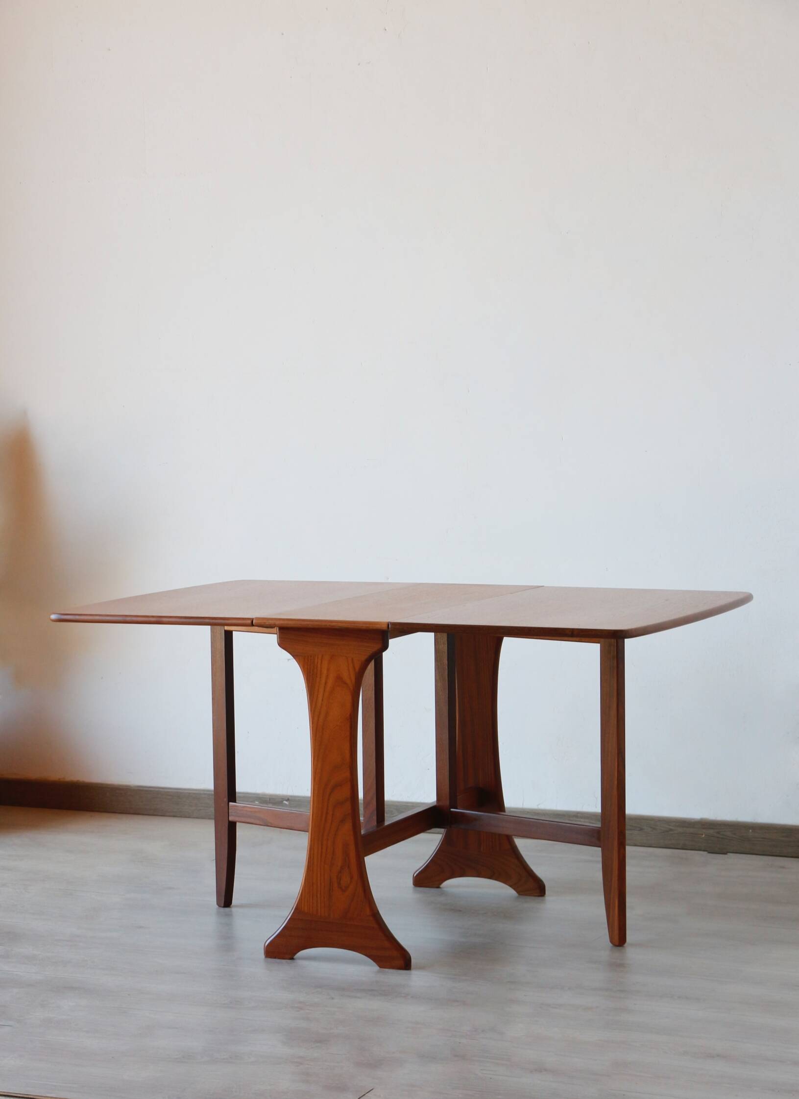 Table scandinave pliante en teck G-Plan