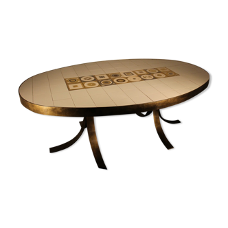 Table de forme ovale des années 1970