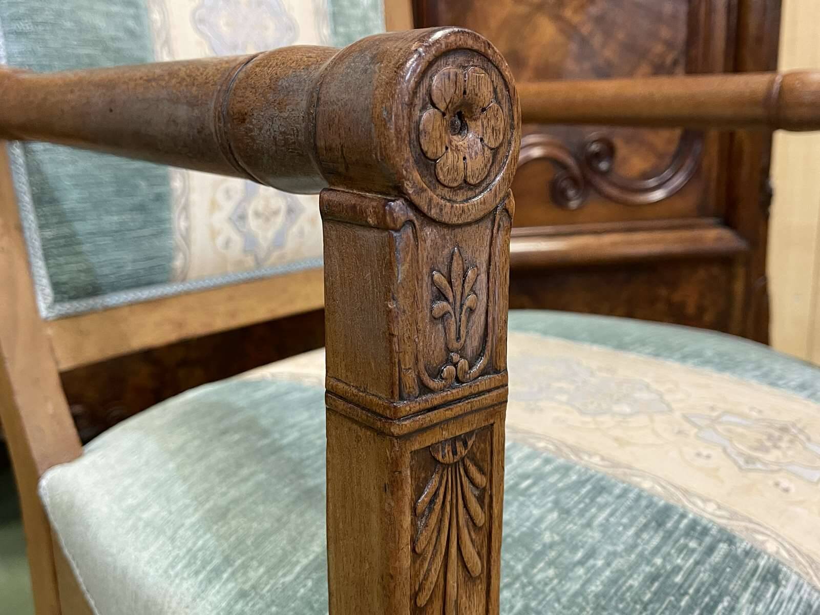 Restoration period armchair in walnut from the 19th century