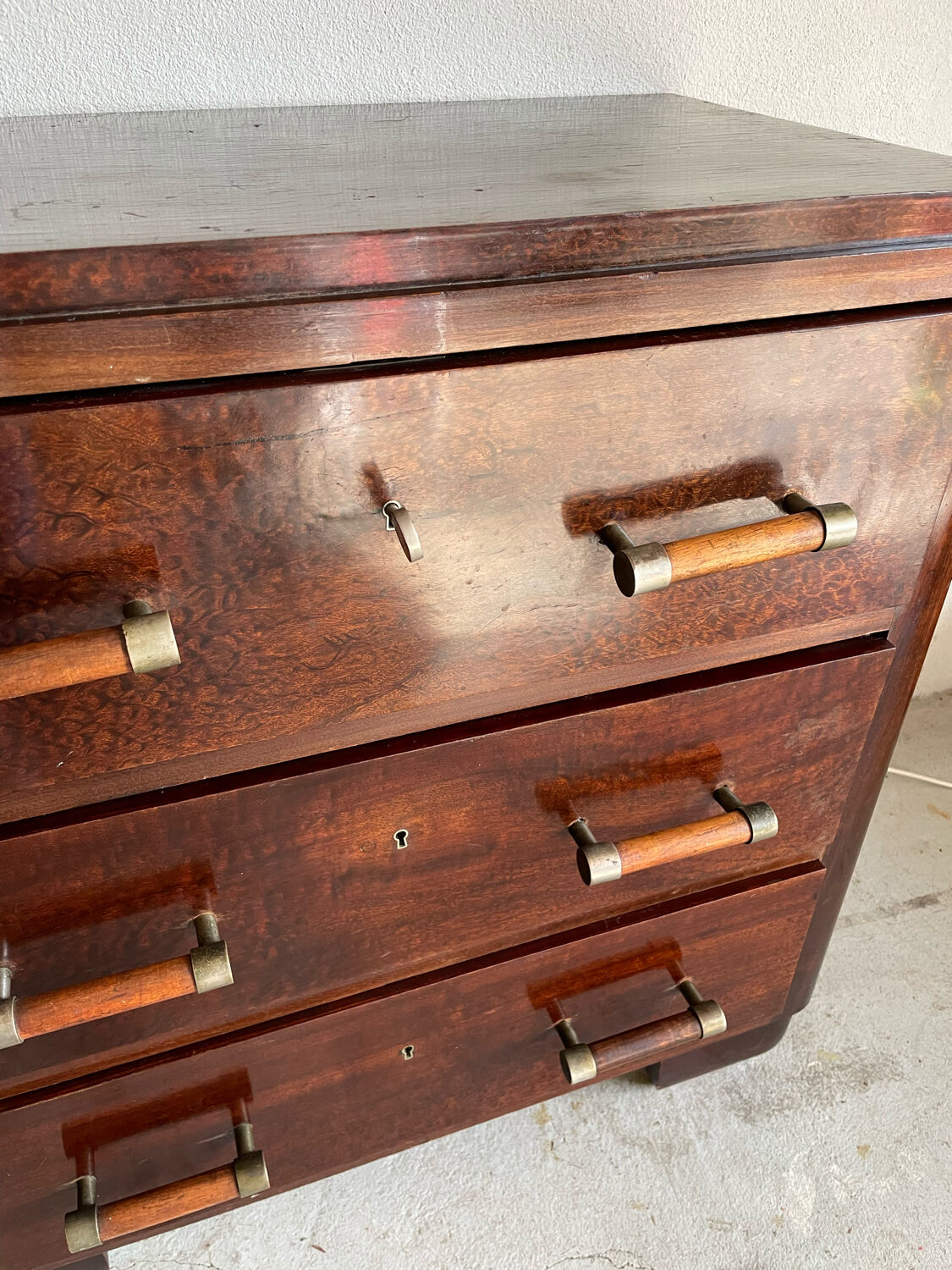 Art deco chest of drawers