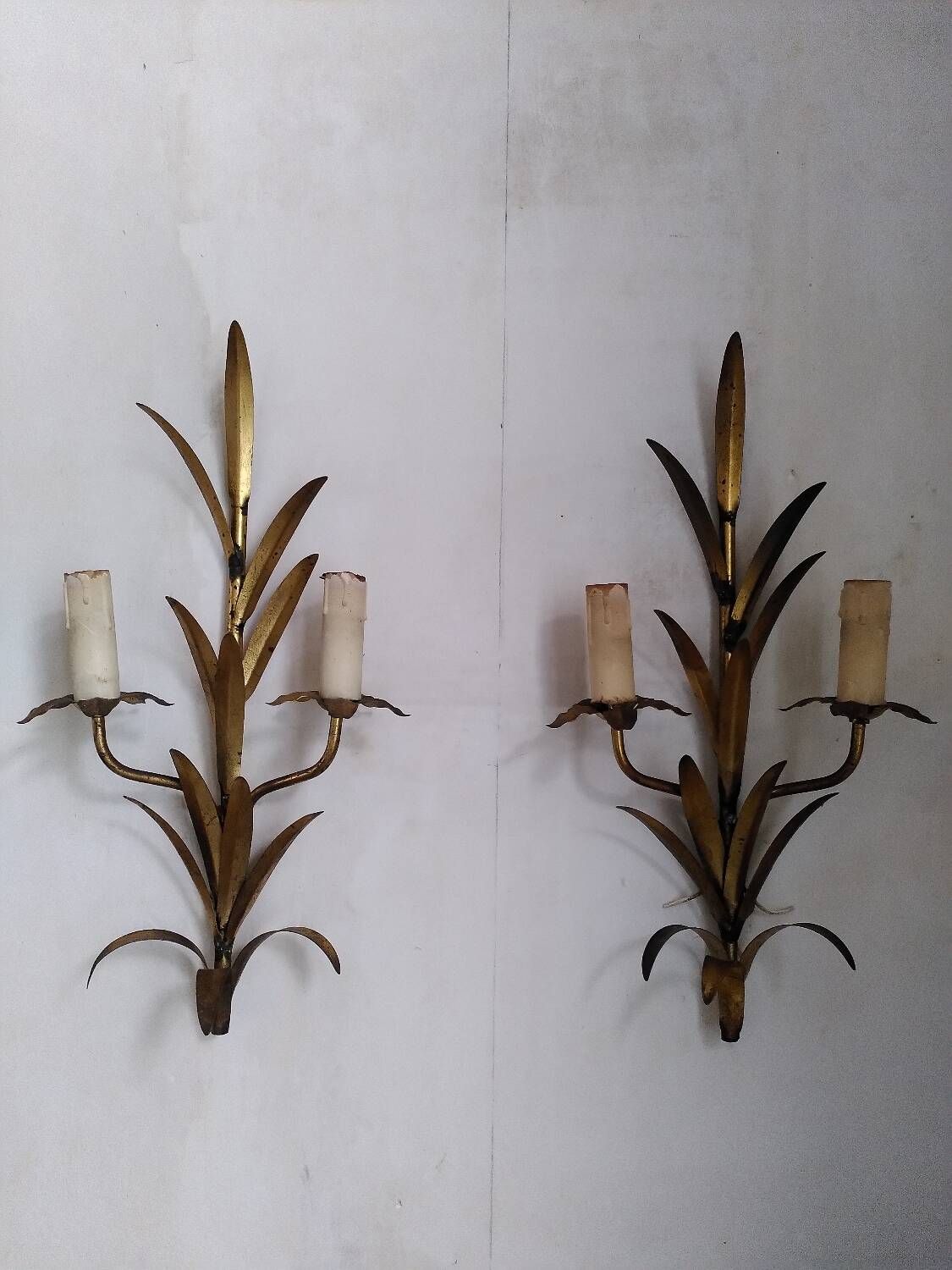 Paire d'appliques feuilles en métal doré