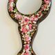 Miroir à main métal emaillé sur bois vintage