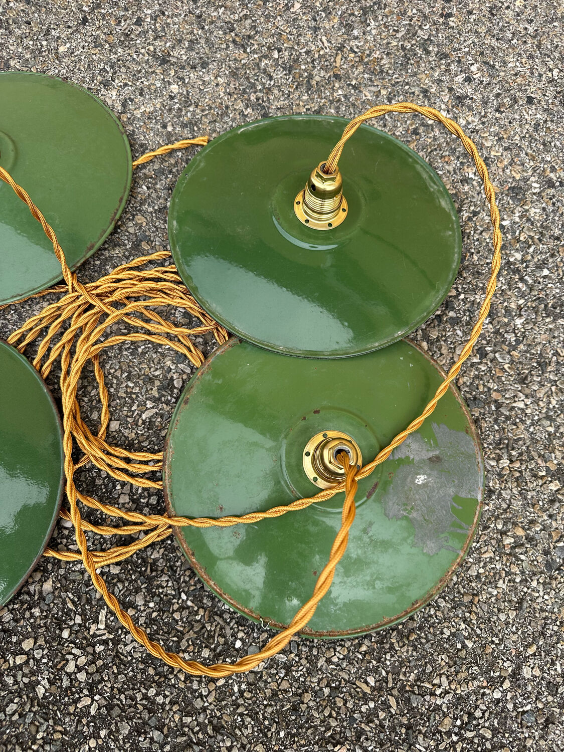 Lot of 4 vintage industrial enamelled metal suspensions.
