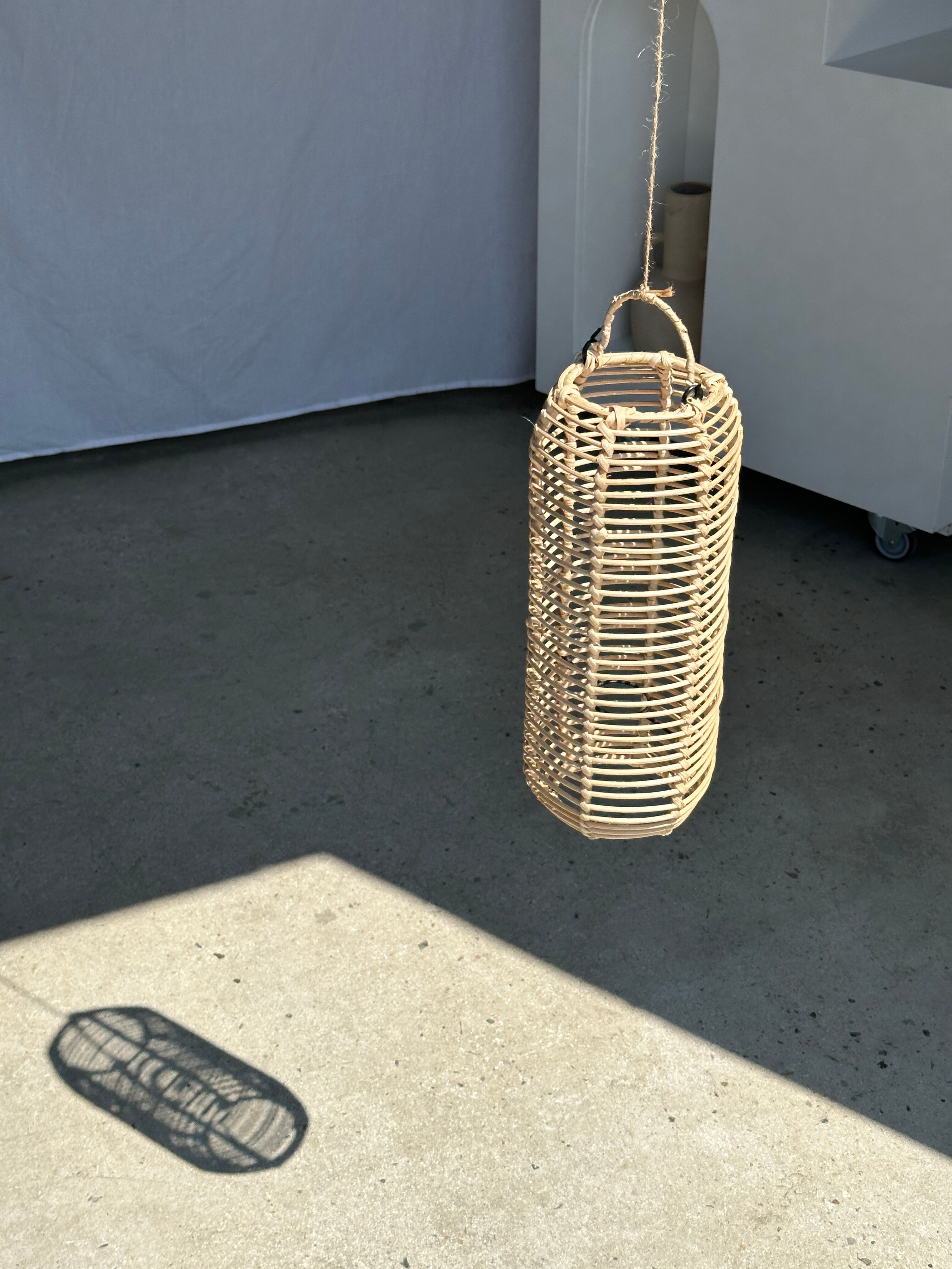 Small lantern-shaped rattan suspension H35 D15