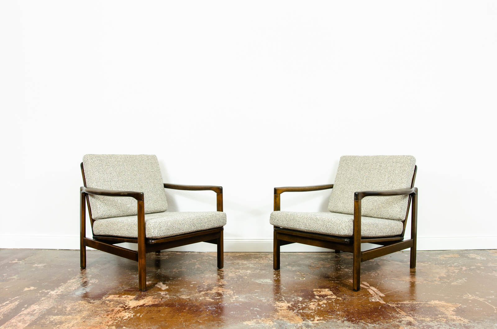 Pair of B-7522 armchairs by Zenon Bączyk