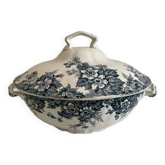 Small Saint Amand & Hamage Soup Tureen Model Marie Louise