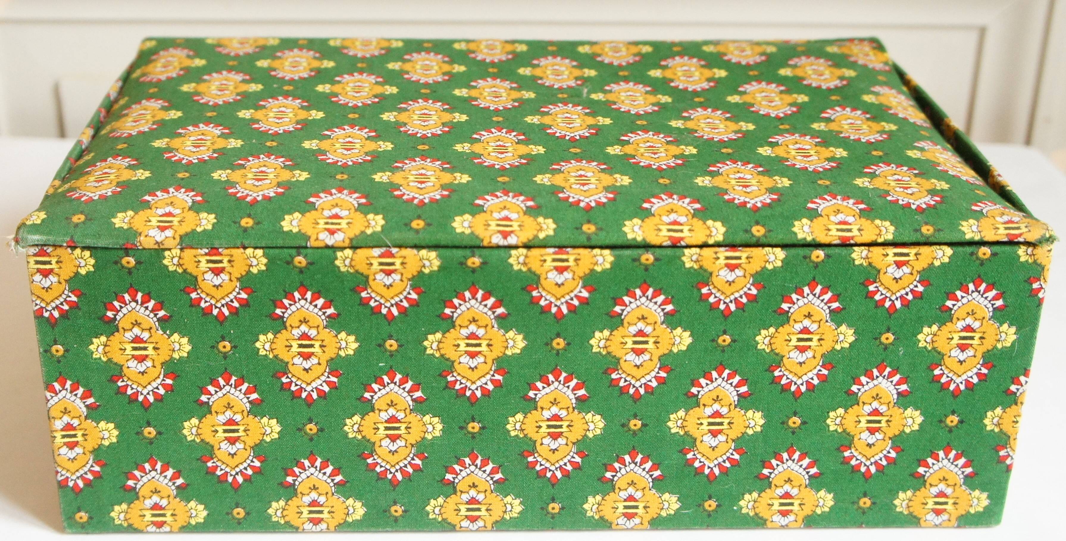 Sewing box, Provençal fabric & felt jewelry