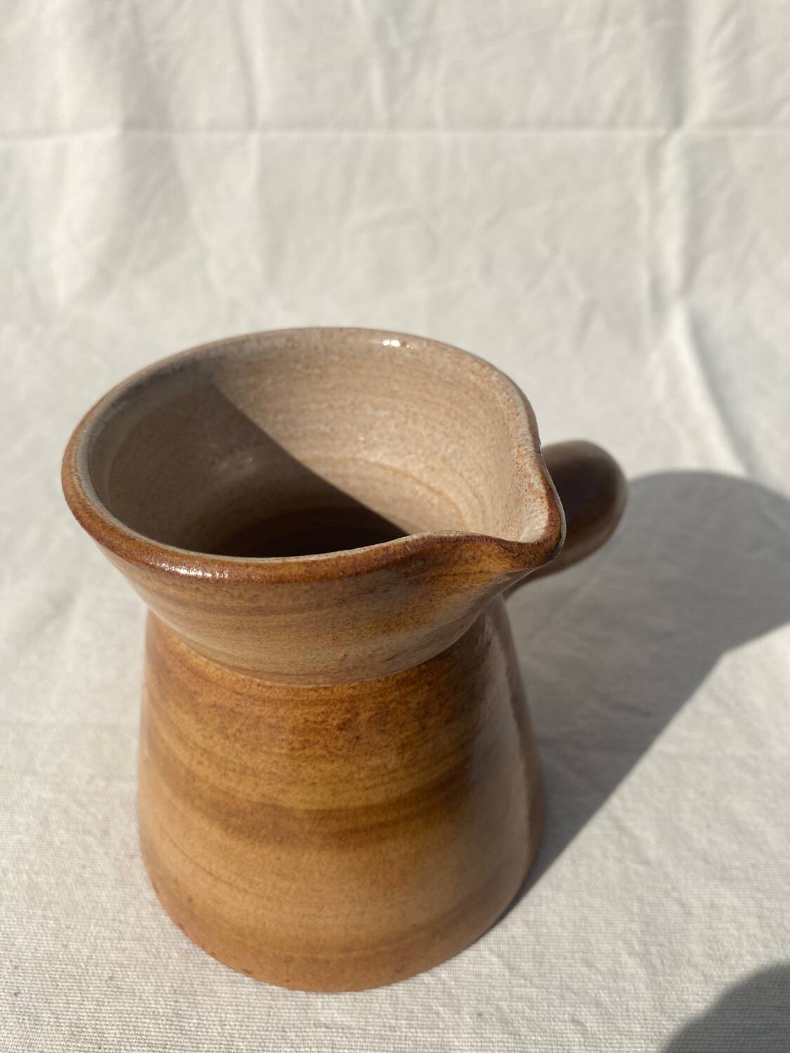 Small stoneware pitcher / saucier