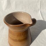 Small stoneware pitcher / saucier