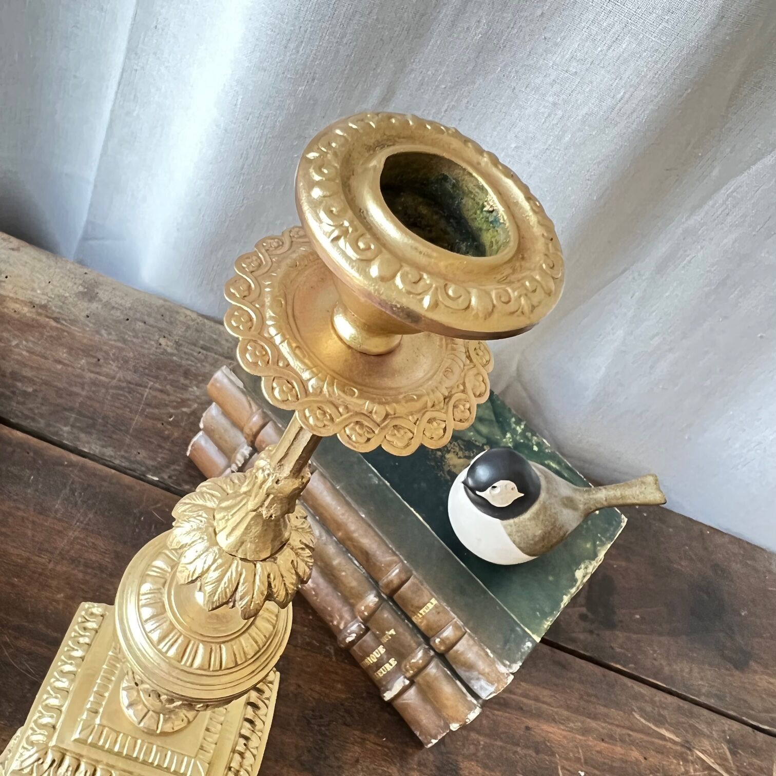 Duo de bougeoirs anciens en bronze
