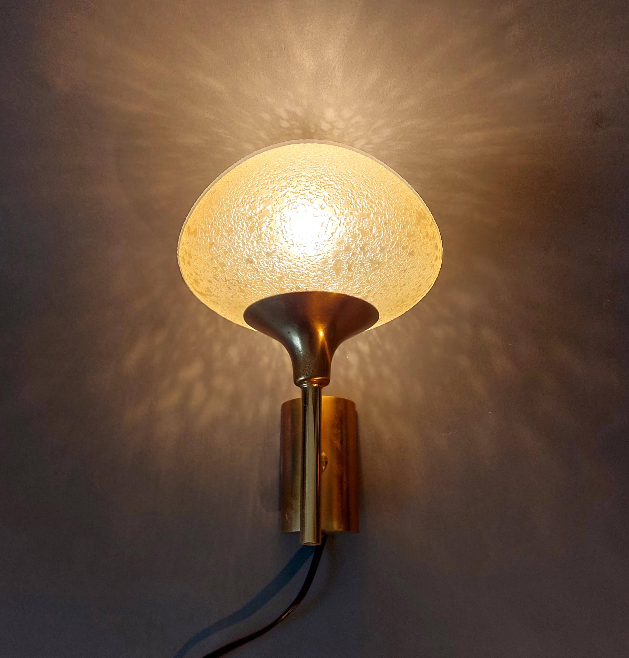 Gilded brass wall lamp by Sciolari, Italy 1960.