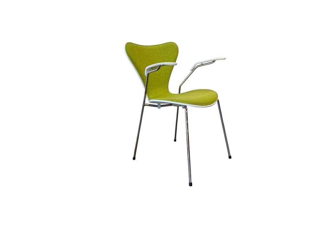 Bright green vintage chair with armrests, Fritz Hansen Series 7