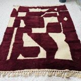Pure Moroccan wool carpet in burgundy, size 200 x 300 cm.