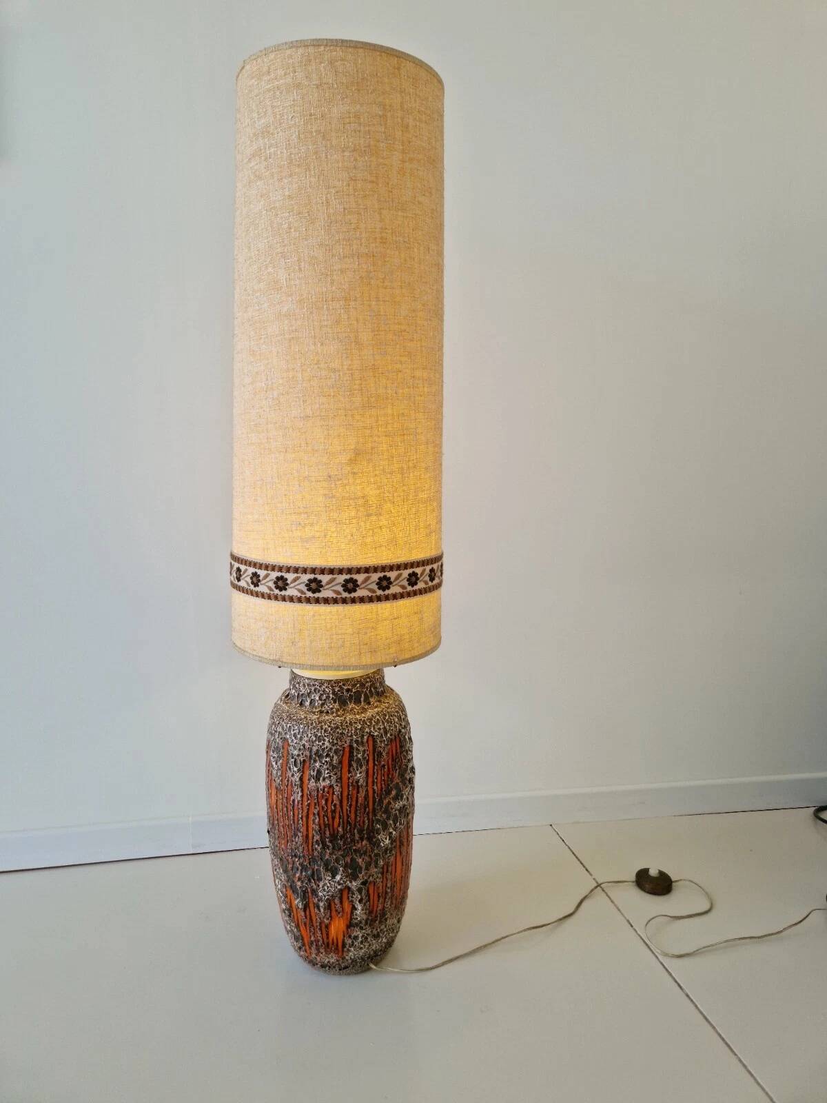 Lampe de sol en céramique "Fat Lava" vintage des années 1960/70 en provenance d'Allemagne de l'Ouest pour la décoration intérieure.
