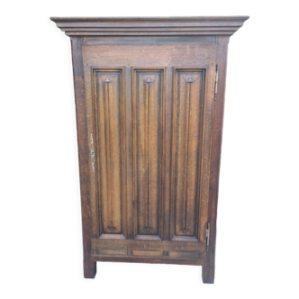 Oak cabinet in Louis XIII style