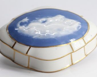Porcelain box