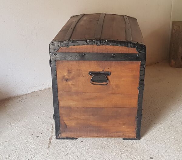 Malle de voyage bombée