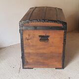 Curved travel trunk