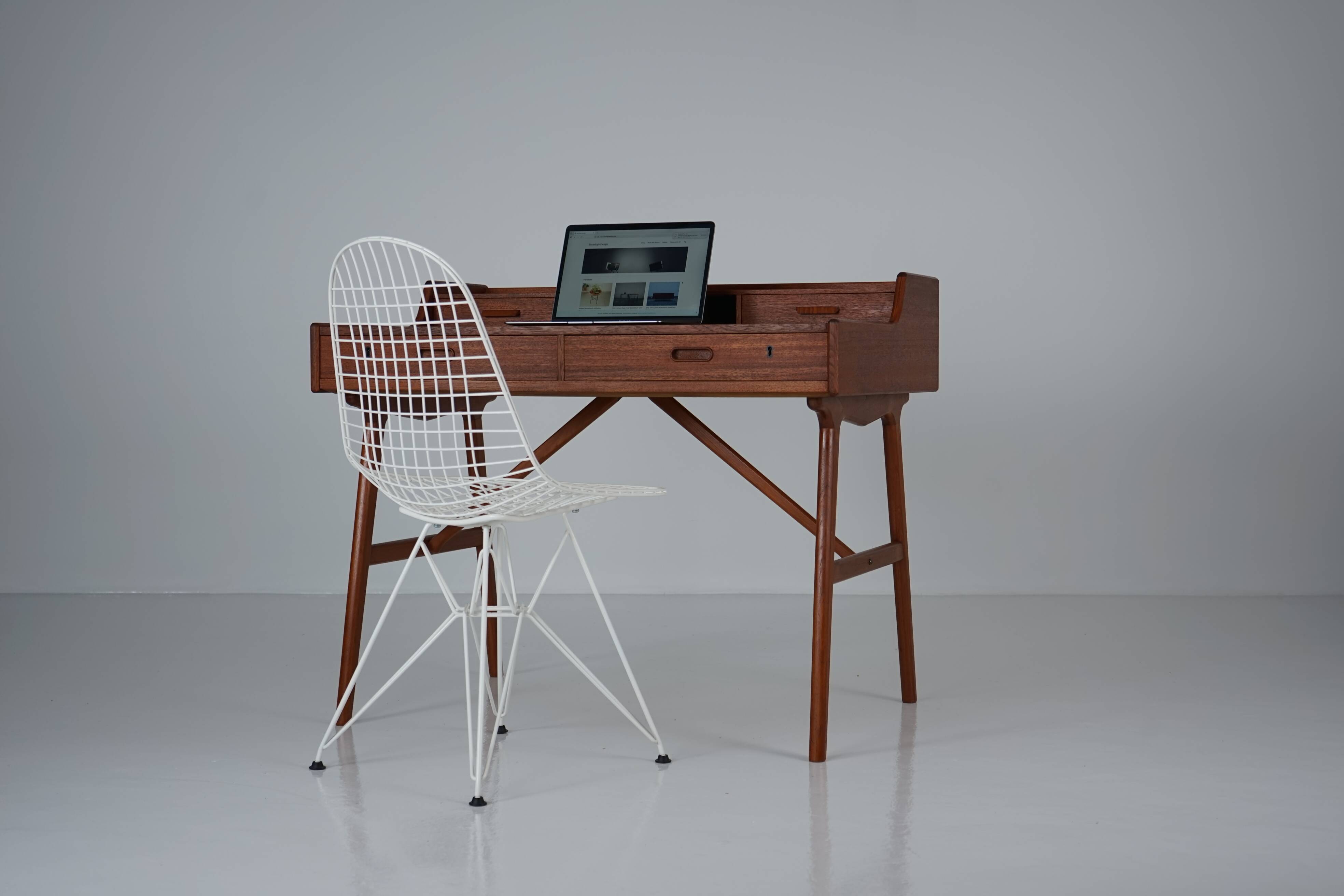 Danish teak desk, Model 64, by Arne Wahl Iversen for Vinde Møbelfabrik, 196