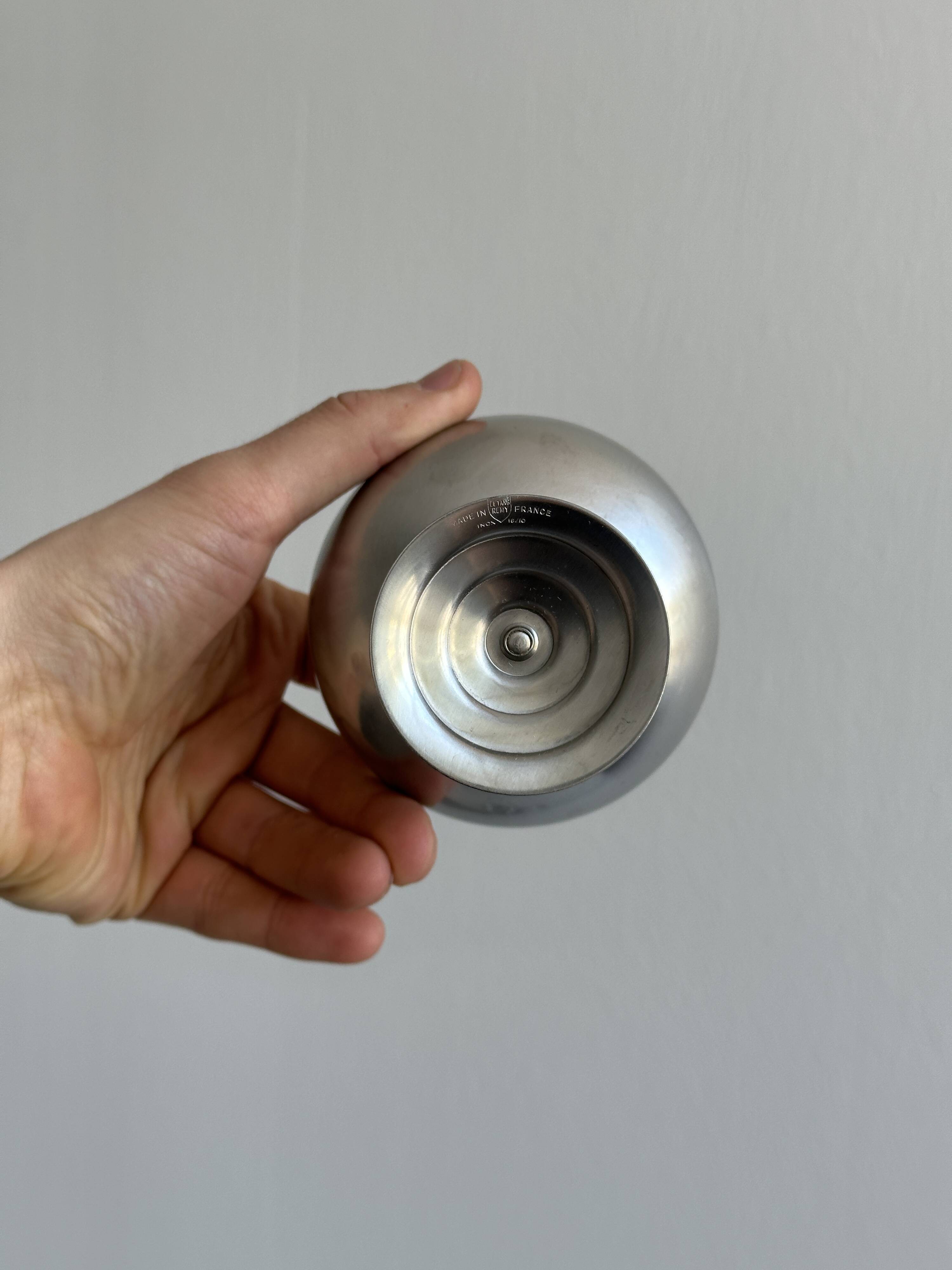 6 stainless steel footed bowls MAT