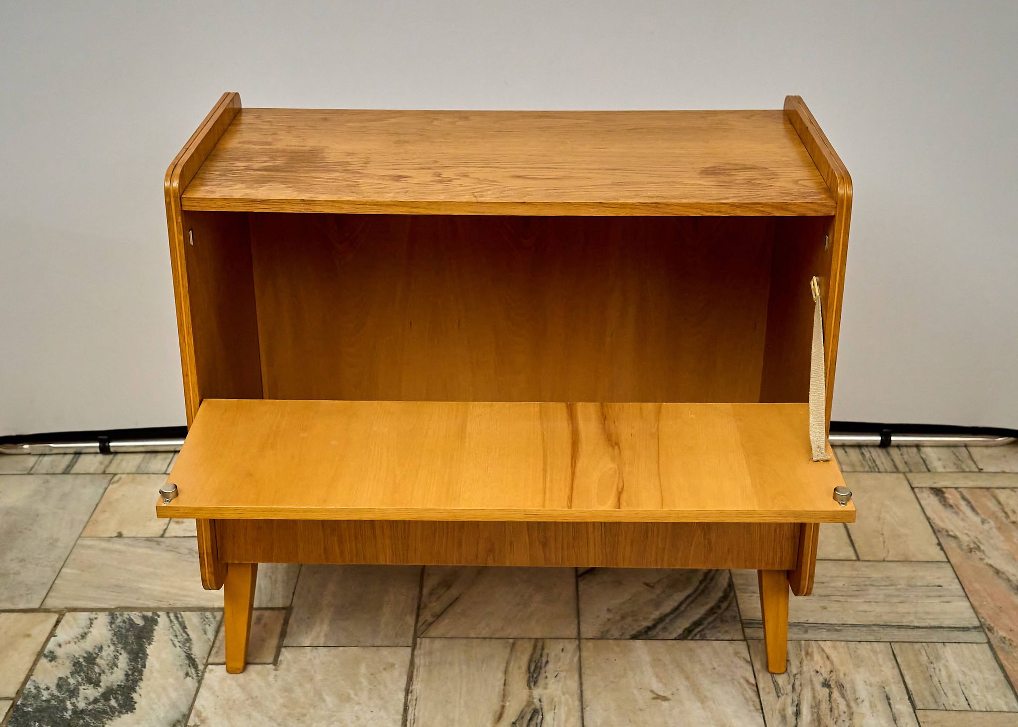 Armoire à literie vintage des années 1960, Tchécoslovaquie