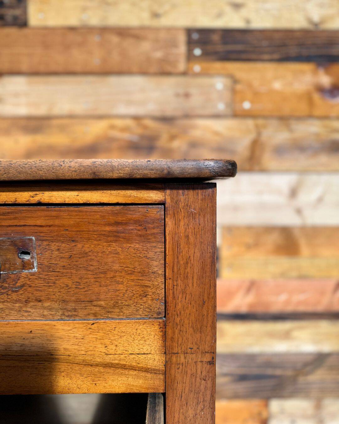 Walnut chest of drawers