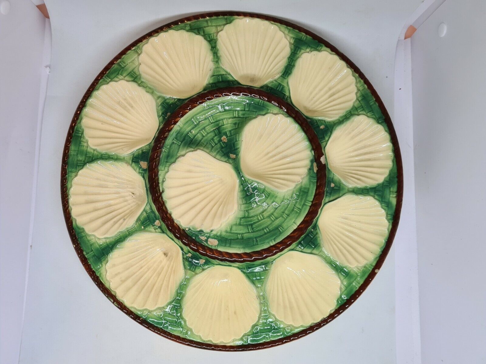 Majolica shell dish