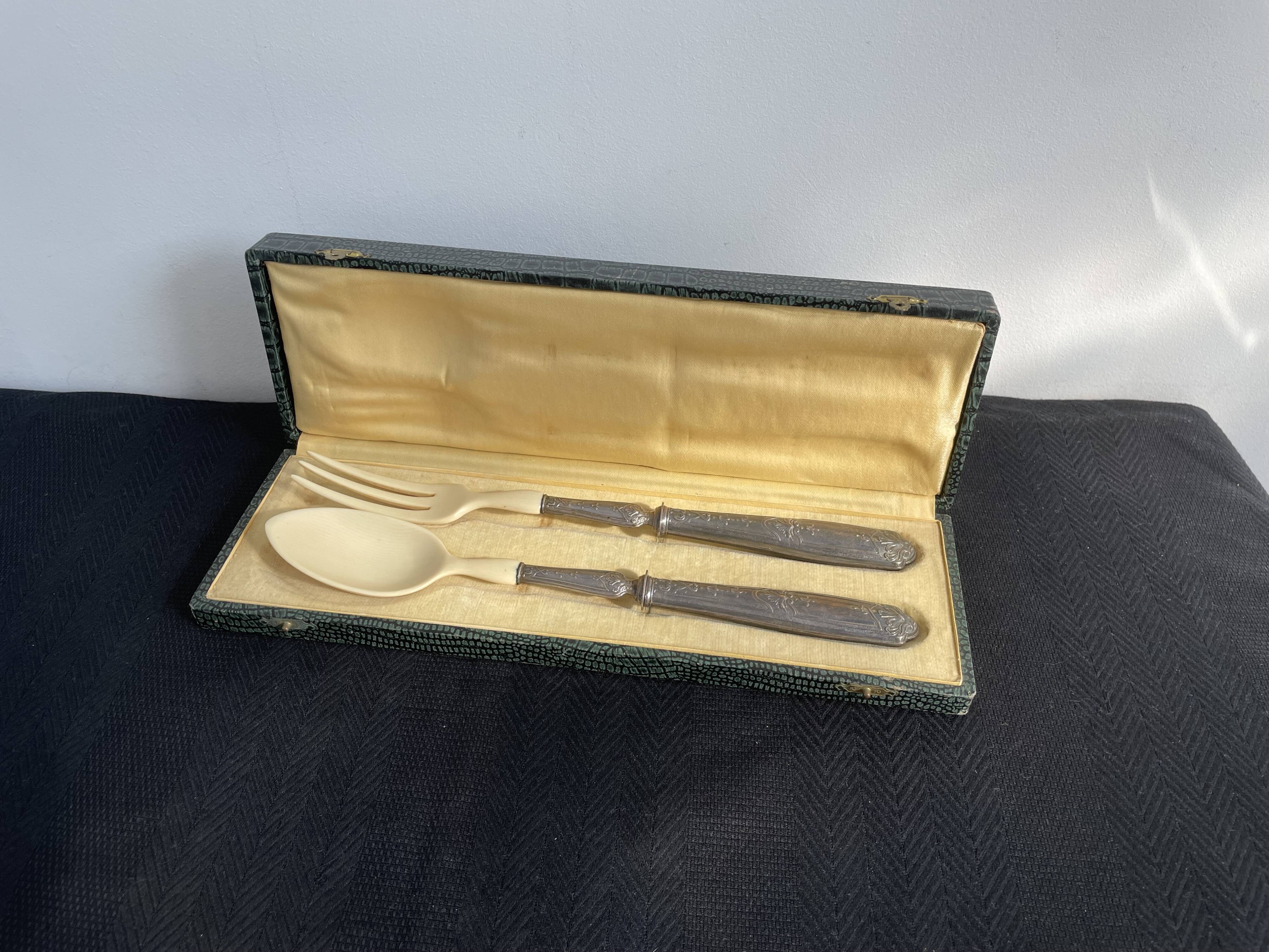 Covered with fish service, stuffed silver, Ivorian, France