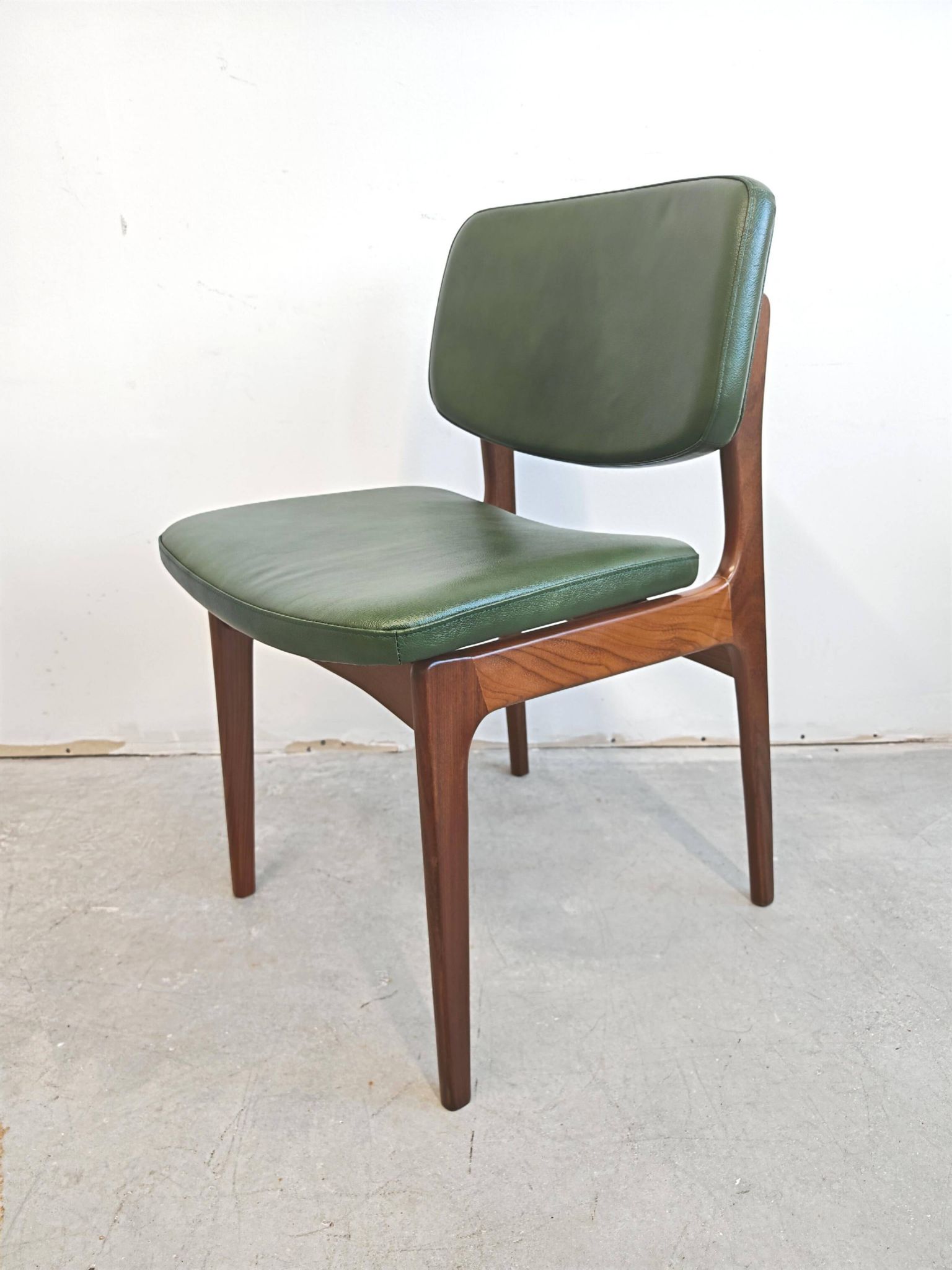 Mid-Century Modern dining chair in teak and leather, Denmark 1960s