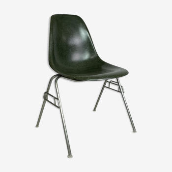 Chaise DSS de Charles et Ray Eames éditée par Herman Miller