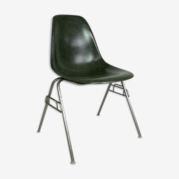 DSS chair by Charles and Ray Eames edited by Herman Miller