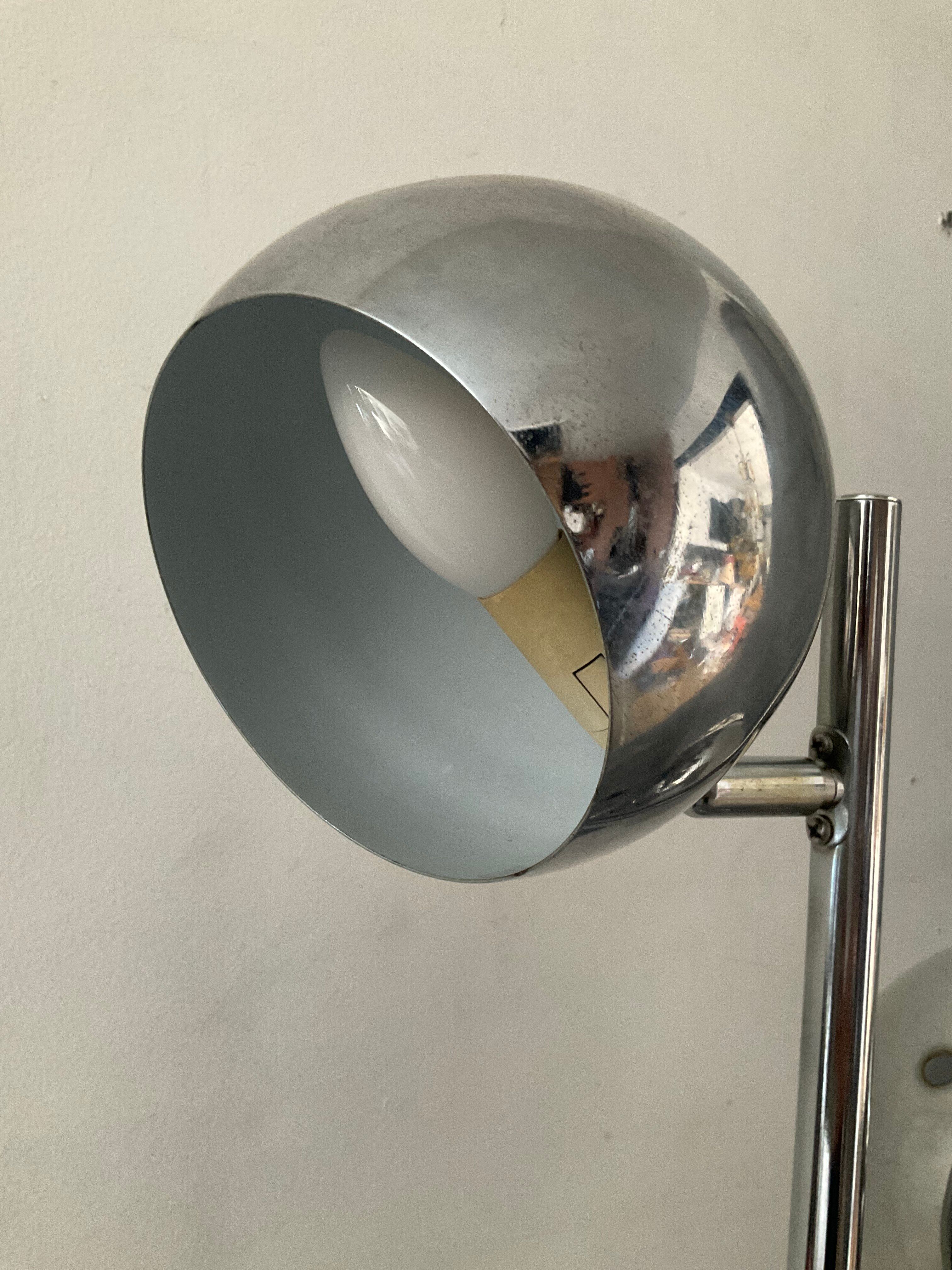 EyeBall Space Age lamp in chrome metal with tulip base.
