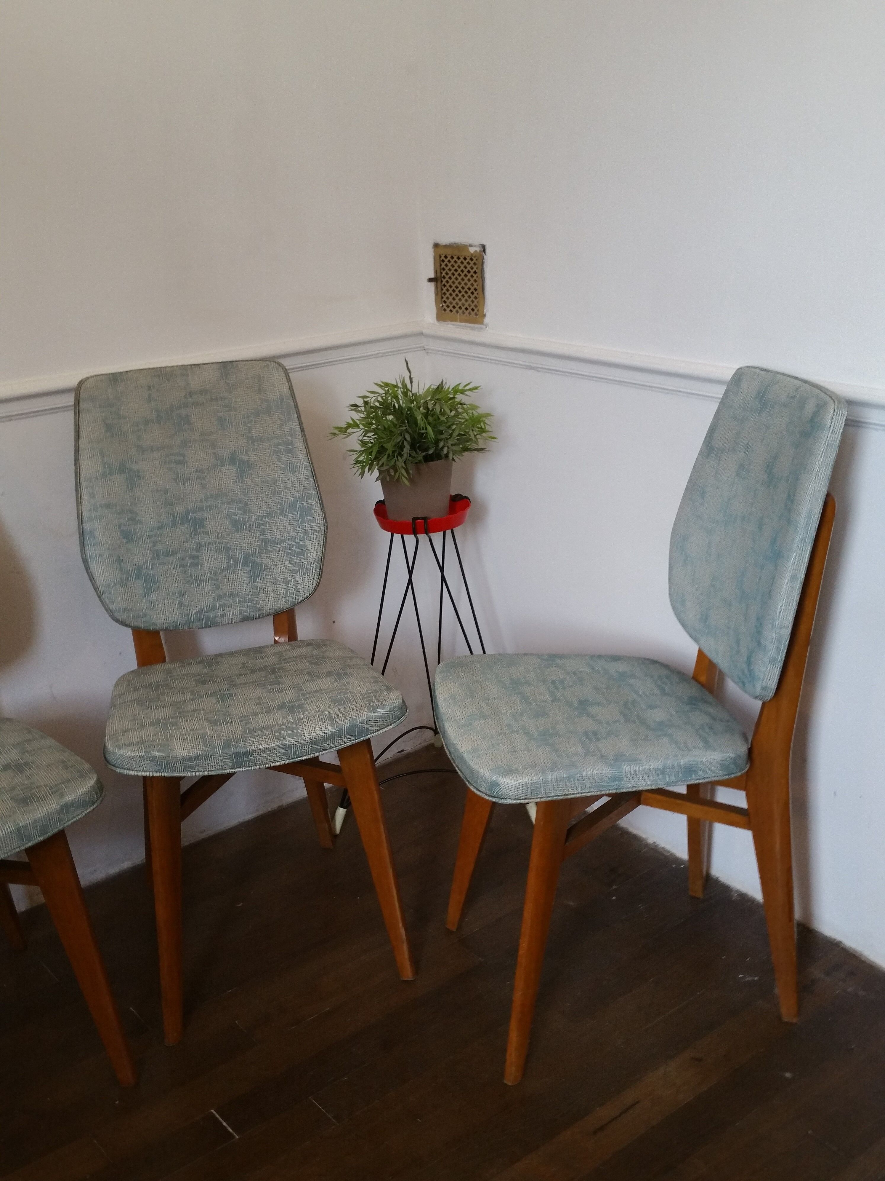 Lot of 6 vintage chairs